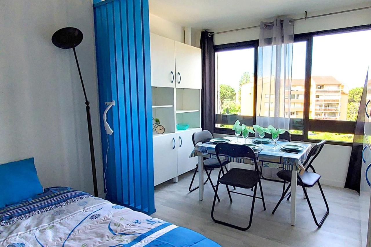 Appartement HYPERCENTRE 27 m avec WIFI et PISCINE partagée à Fréjus Extérieur photo