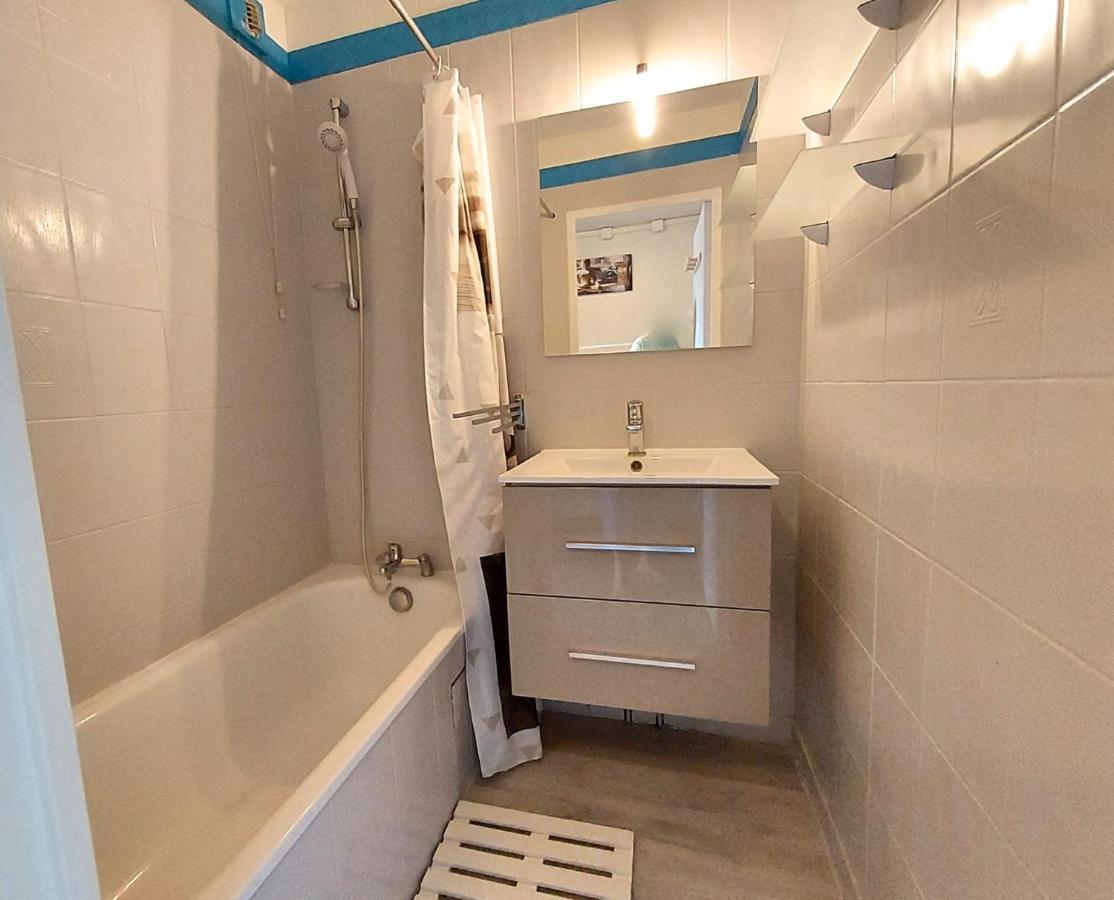 Appartement HYPERCENTRE 27 m avec WIFI et PISCINE partagée à Fréjus Extérieur photo